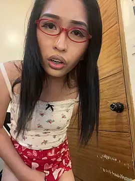 goddess_athena69 (T teen) - CUM IN PUBLIC