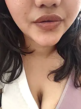 Riya_Stream01 webcam