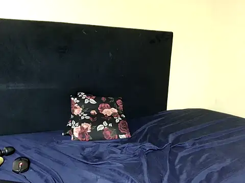 SweetTitties21 webcam