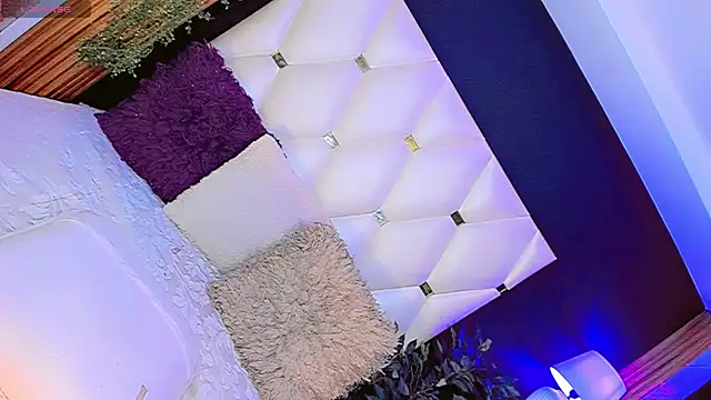 AnnaRouseQueen webcam