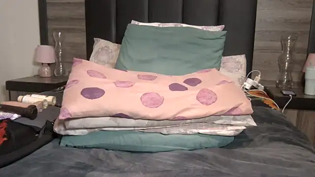 BigButt-MomJ75 webcam