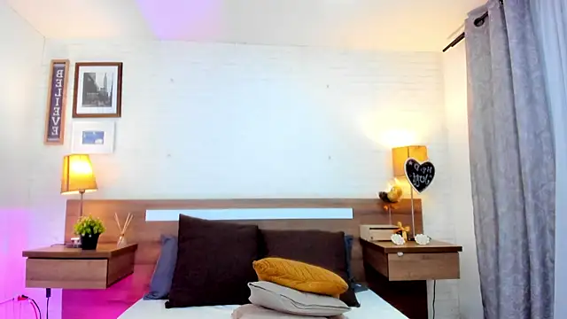 JenniferAuriston webcam