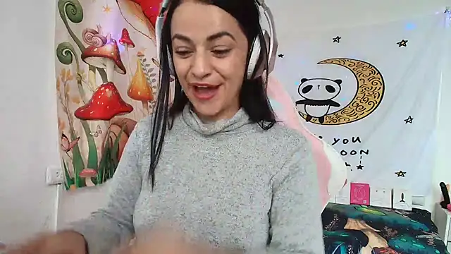 LovelyAzucena webcam