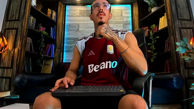 Donovan_Desmond webcam