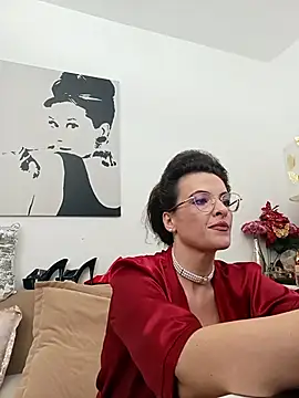 rebeccanoble (F milf) - Under desk view😻😻