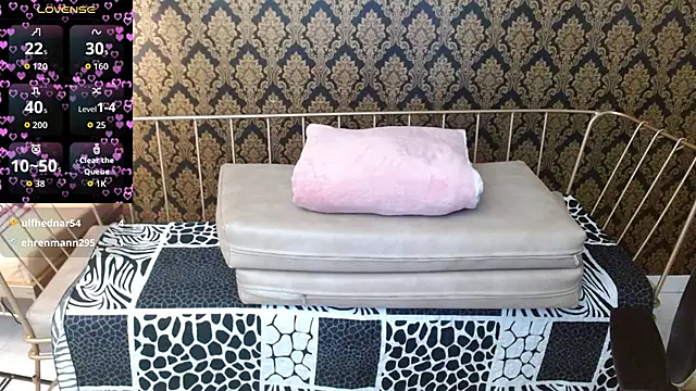 roxanne_vale - Roxanne_vale's free webcam - UK Sex Cams