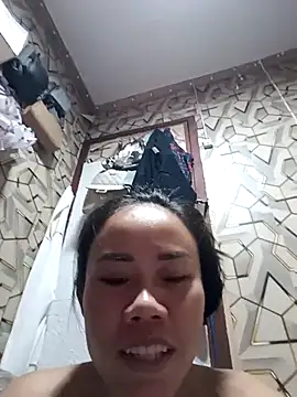 Webcam Model (Hotsquirter_10)  is live.Free join now!