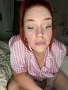 CurvyGirlMyla webcam