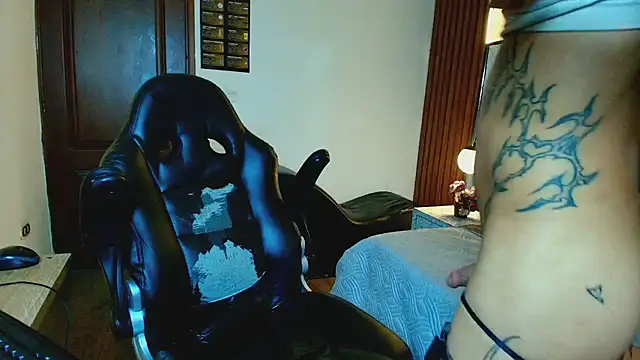 kittie_vixen (T teen) - totally naked+ plug  💋