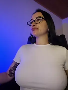 Webcam Model (preetypeach)  is live.Free join now!