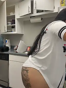 latina_curvy22 webcam