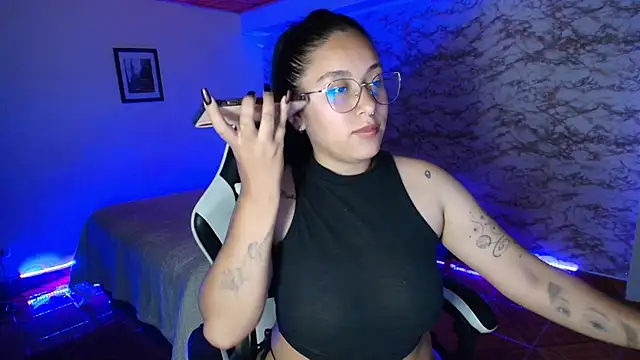 Camila_IRoose webcam