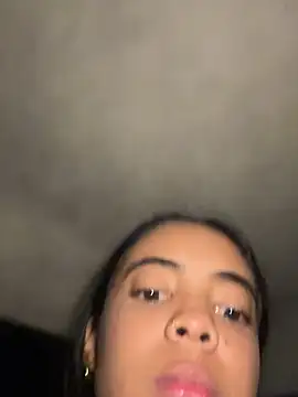 NAUGHTY_LITTLE_18 webcam