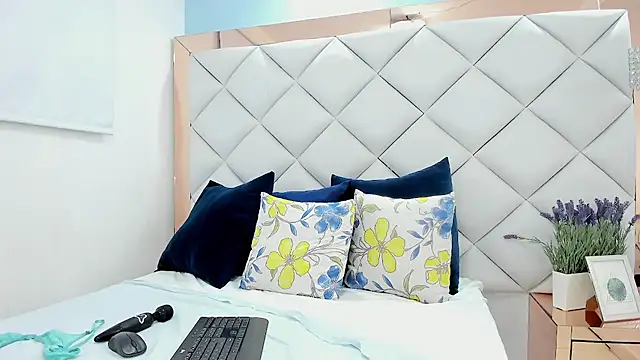 crystalstonee webcam