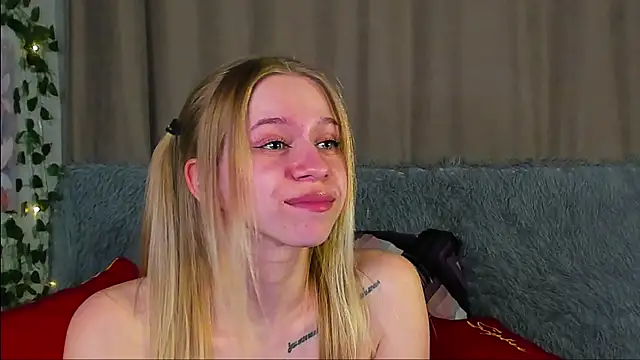 Crazy_baby_fox webcam