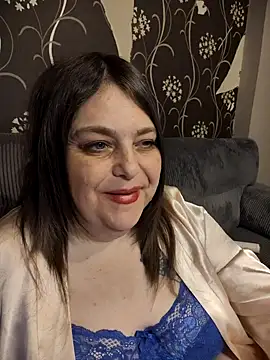 HousewifeMilf_Courtney webcam