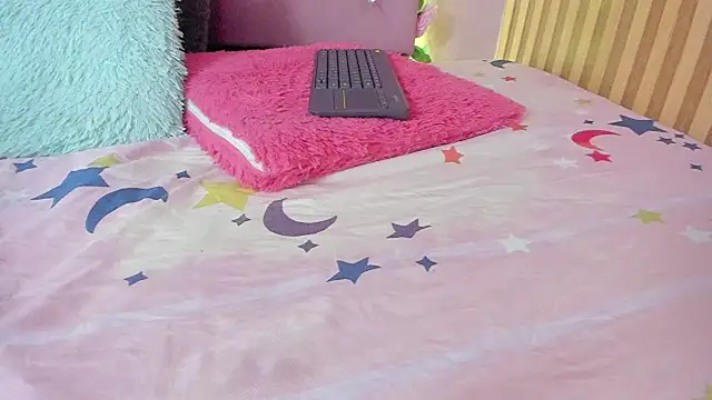 lovely__kiss__ webcam