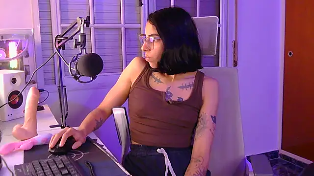 poison_ivy_29 - Poison_Ivy_29's free webcam - UK Sex Cams