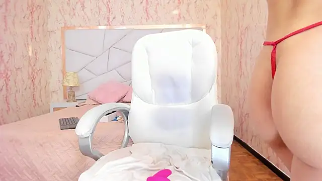 Emily_Whinfre webcam