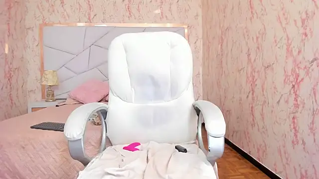 Emily_Whinfre webcam