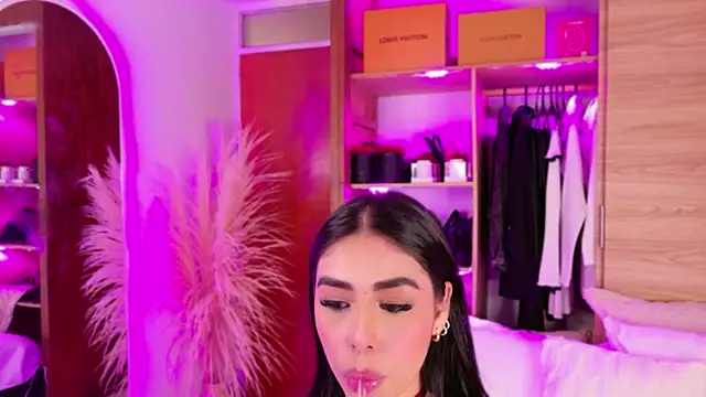 rossie_blooms (F teen) - Full naked, rub pussy 🤭😏