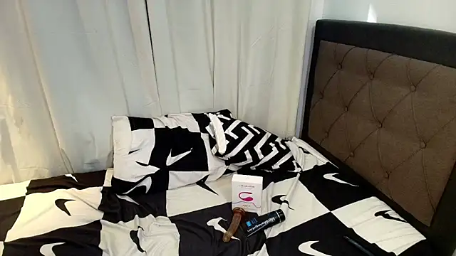 Ur_pinoyhotbrix webcam