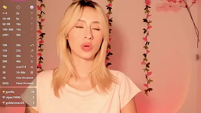 Ashleyroys_111 webcam