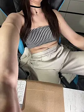 curlylara - CurlyLara's free webcam - UK Sex Cams