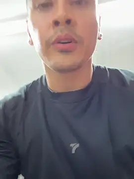 Paul22cm-'s live cam