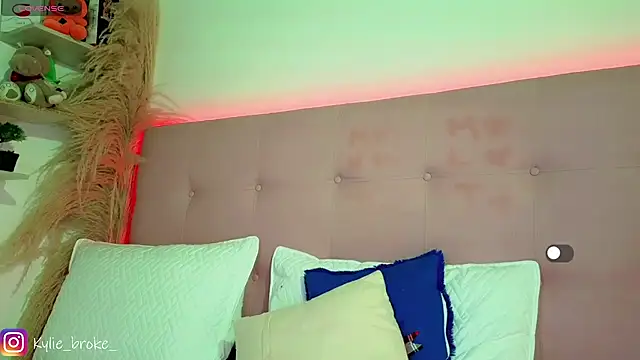 Kylie_brokee webcam