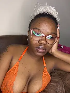 YummyMelanin117 webcam