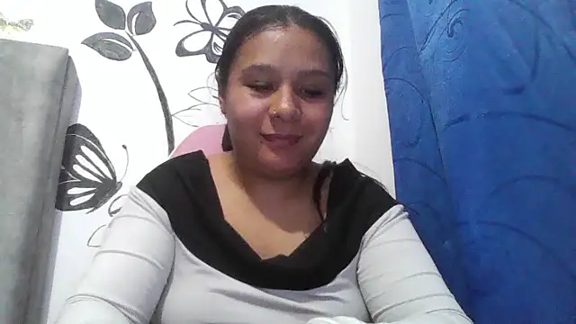 Charis_21 webcam