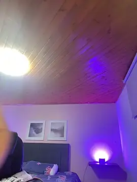 Isabella18_pink webcam