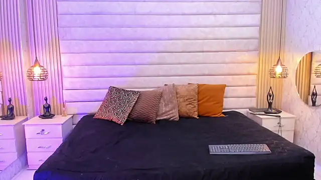 VictoriaaBlair webcam