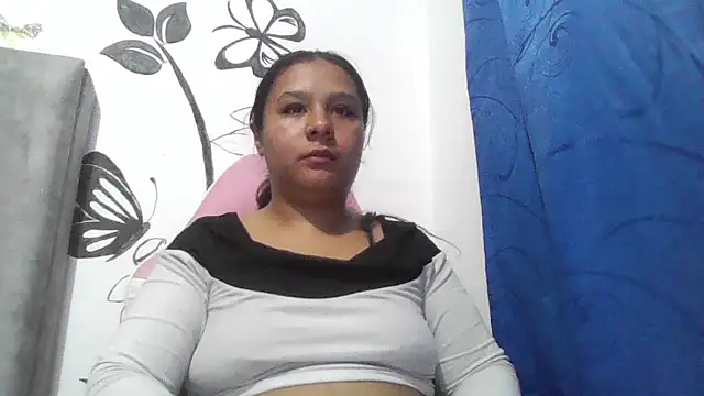 Charis_21 webcam
