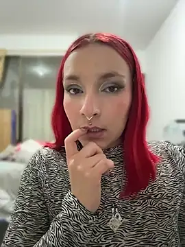 Amelie-RedHoney webcam