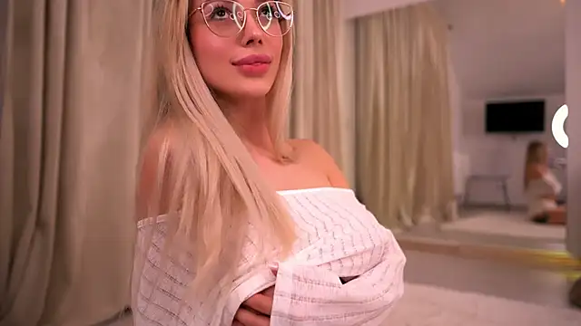 KylieJoyce webcam