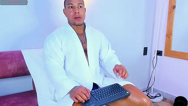 Travis_lenox_ webcam