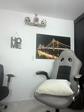 MEGAAN_HILTONN webcam