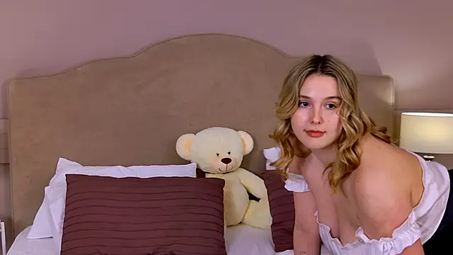 CharlotteAtwoood webcam