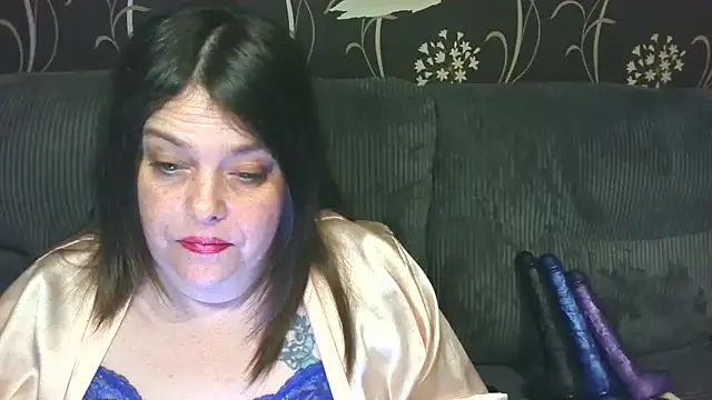 HousewifeMilf_Courtney webcam