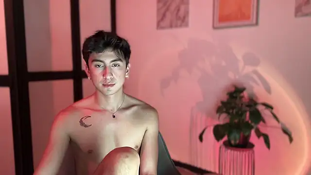 sweettaaron01 webcam