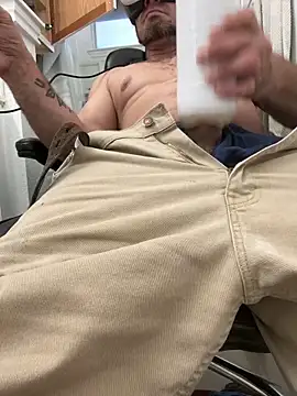 2addictivelyhorny webcam