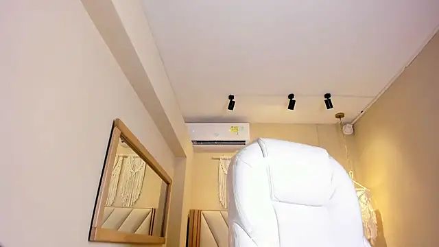 NahimiThompson webcam