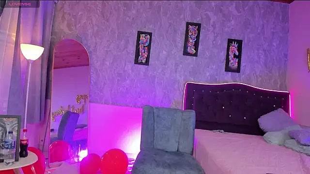 Lauren_smiles webcam