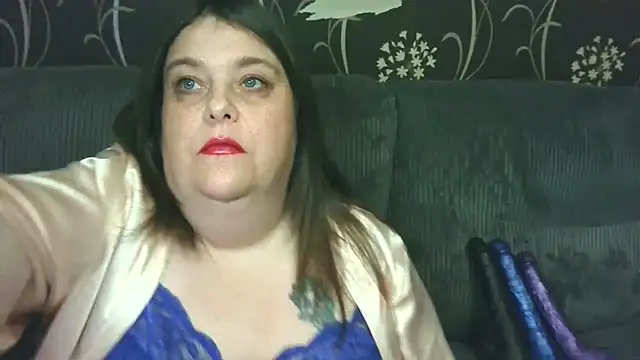 HousewifeMilf_Courtney webcam