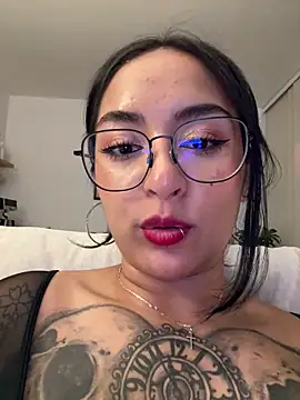 rae_lil_white - Rae_Lil_White's free webcam - UK Sex Cams