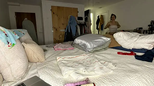 MysteriousMadam webcam