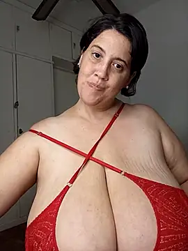 sole_love (F milf) - Play nipples