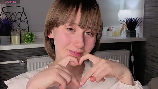 ethalbuffkin (F teen) - Open my top n play with my breast